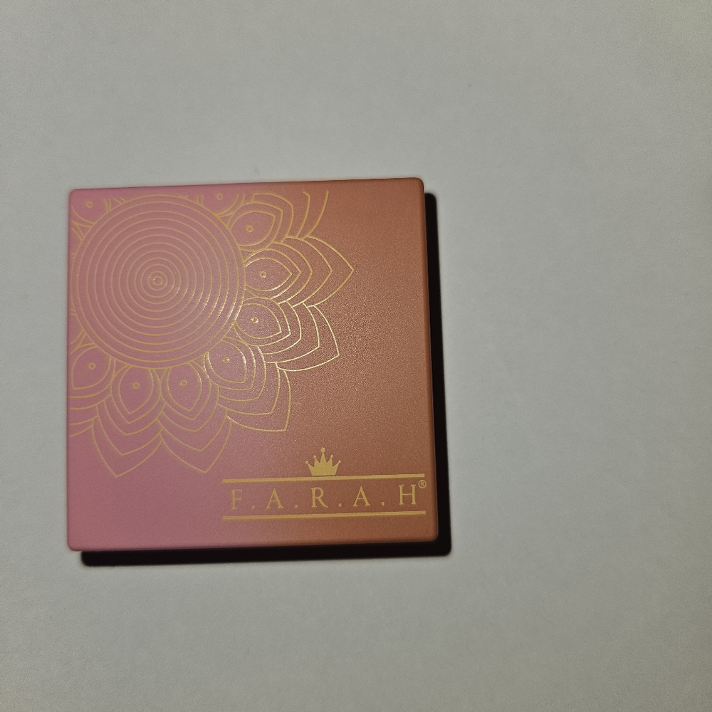 F.A.R.A.H Dual Eyeshadow in Forget Me Not and Nectar - Picture 3 of 5